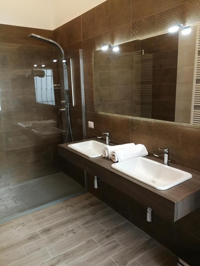 Christy Suite Elegante Appartamento Nel Centro Storico Di Anzio Luaran gambar
