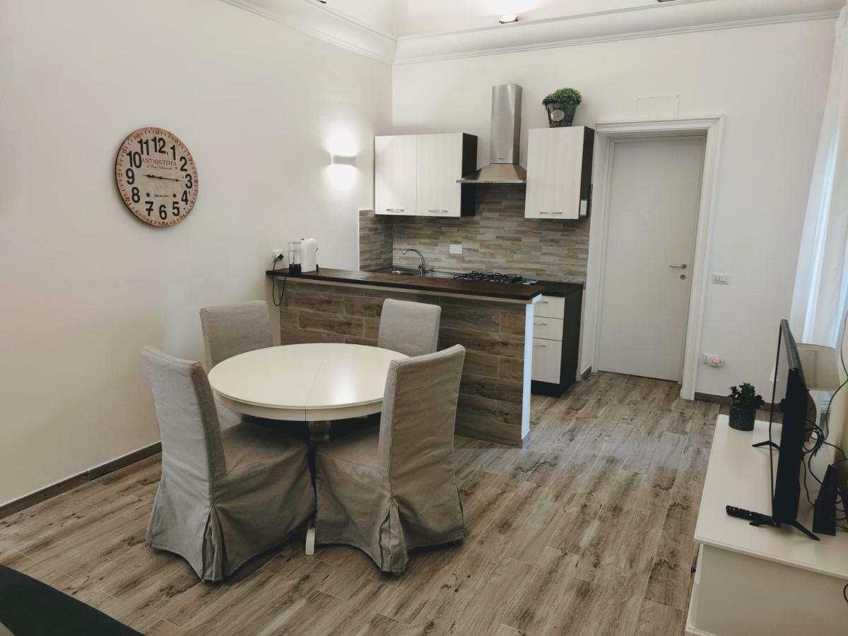 Christy Suite Elegante Appartamento Nel Centro Storico Di Anzio Luaran gambar