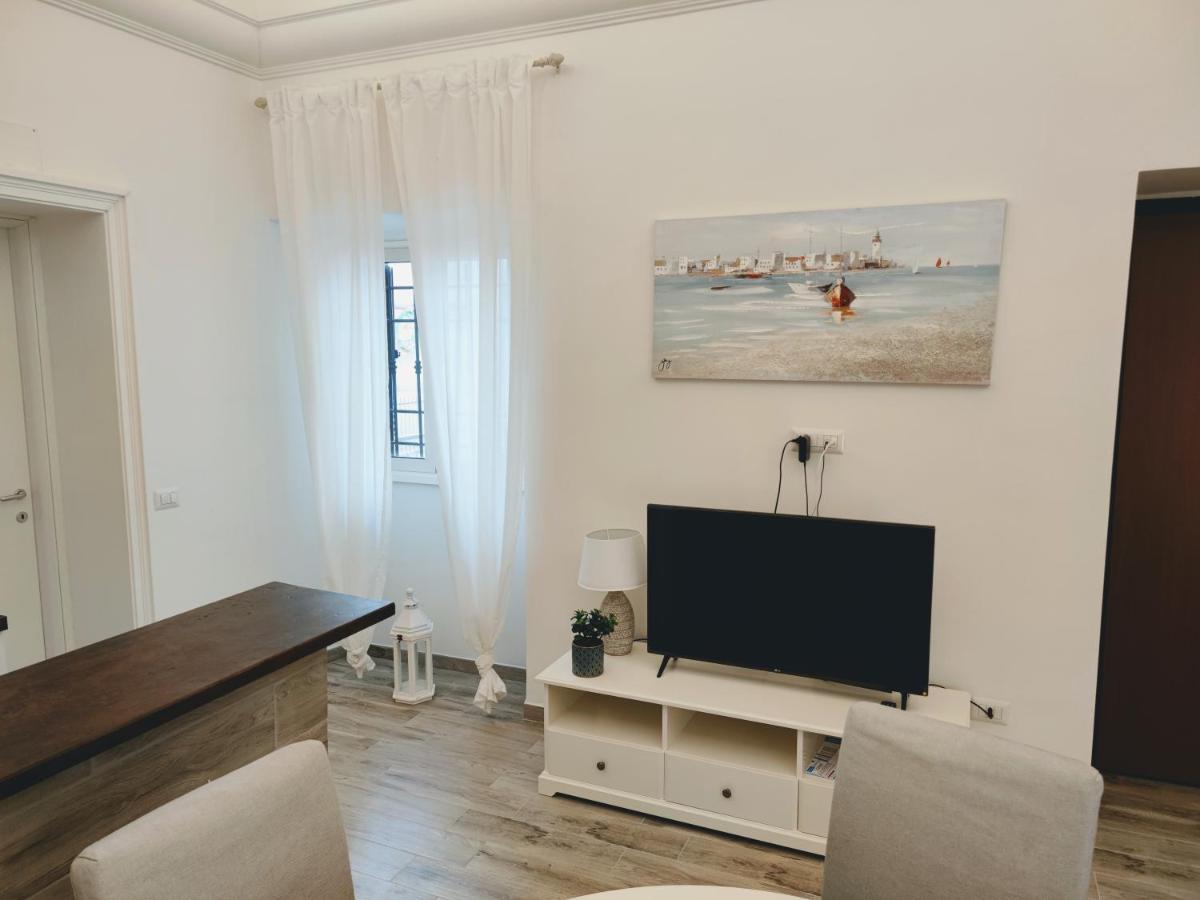 Christy Suite Elegante Appartamento Nel Centro Storico Di Anzio Luaran gambar