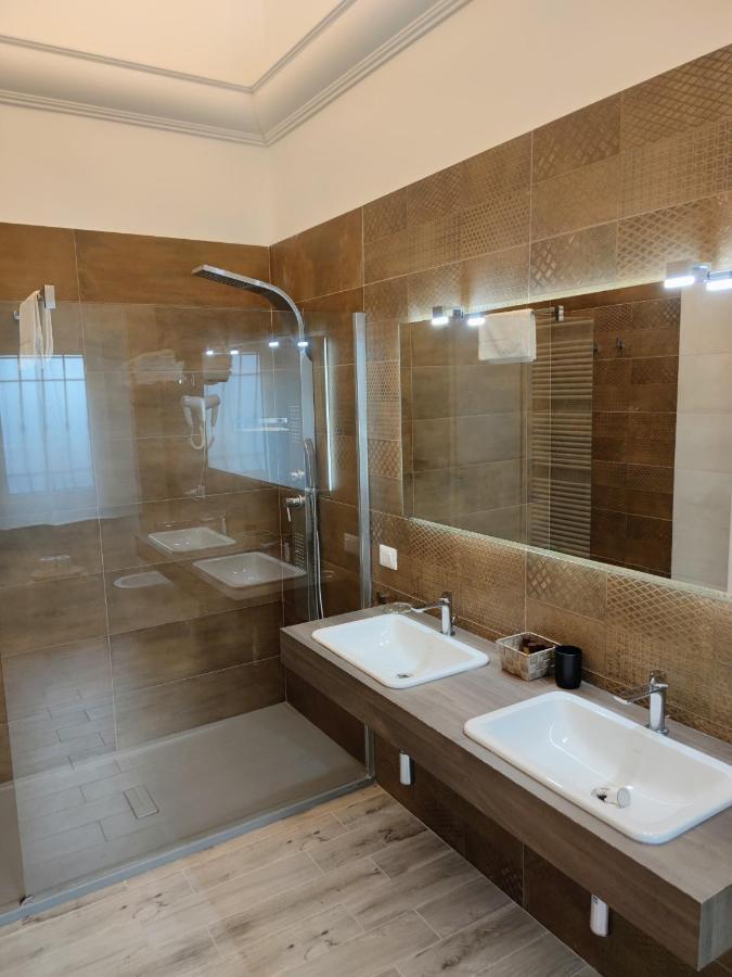 Christy Suite Elegante Appartamento Nel Centro Storico Di Anzio Luaran gambar