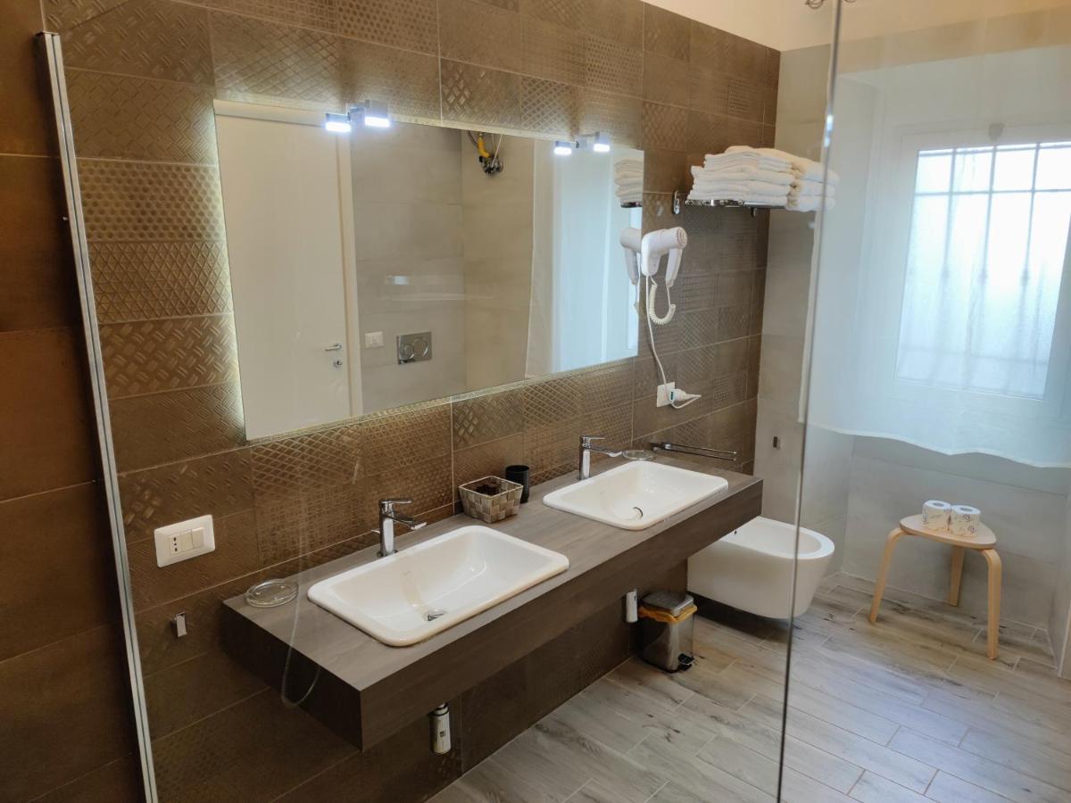 Christy Suite Elegante Appartamento Nel Centro Storico Di Anzio Luaran gambar